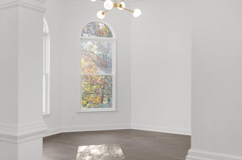 695 Highland Oaks Dr, Atlanta GA  30331-9210 exterior
