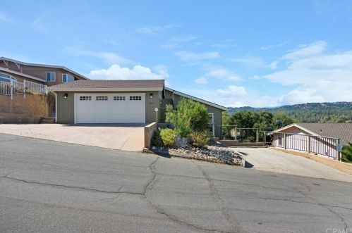 8214 Bass Point Rd, Lake Nacimiento, CA 93426-9636