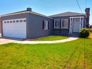 1628 105th St, Los Angeles CA  90047-4451 exterior