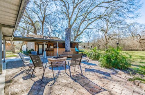 317 County Road 893a, Angleton TX 77515-9490 exterior