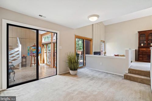 2345 Glade Bank Way, Herndon, VA 20191-2732