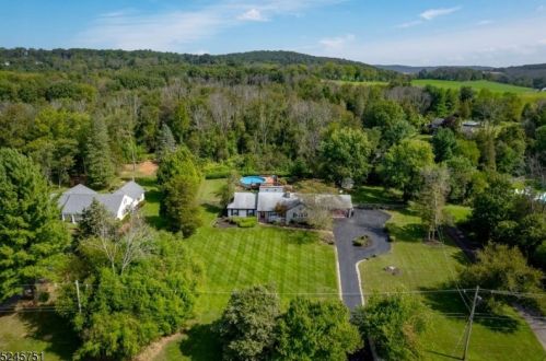 22 Tine Rd, Lebanon, NJ 08833-3225