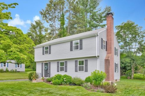 105 Robbins Rd, Kensington, CT 06037-2611