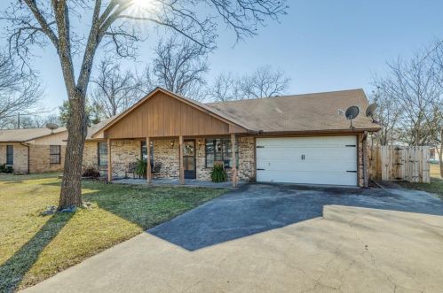 206 5th St, Crandall, TX 75114-2852