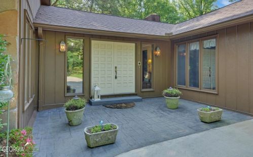 155 Oak Creek Cir, Toccoa, GA 30577-2497