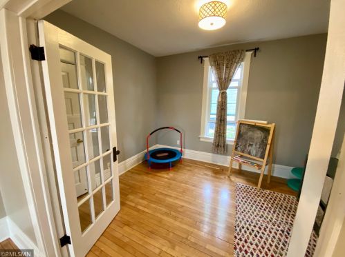 38 Douglas St, Saint Paul MN  55102-2714 exterior