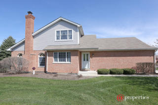 2124 Clover Ln, Downers Grove, IL 60517-7566