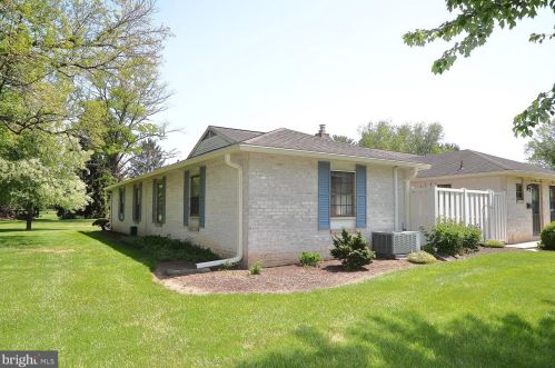 59 Valleybrook Dr, Lancaster, PA 17601-4612