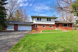 25196 Ivanhoe Rd, Lake Barrington, IL 60084