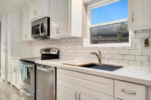 1741 Hialeah, Taylor Lake Village TX 77586-2938 exterior