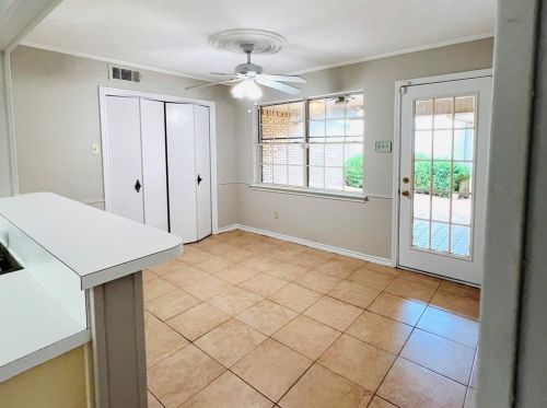 3021 Stonehenge Ln, Carrollton TX 75006-5211 exterior