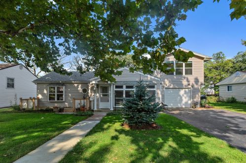 209 Caddy Ave, Carpentersville, IL 60110-2228