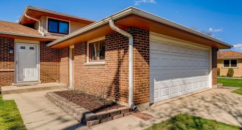 800 Marshall Ct, Palatine, IL 60074-1216