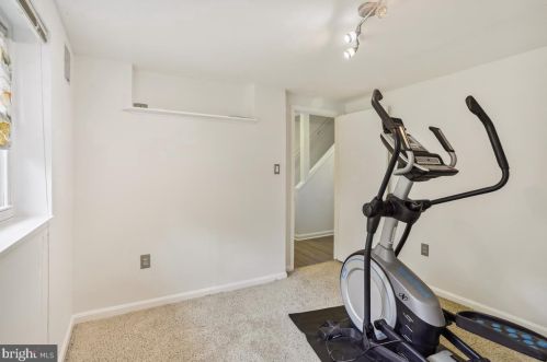 18 Kinsman View Cir, Silver Spring MD 20901-1652 exterior