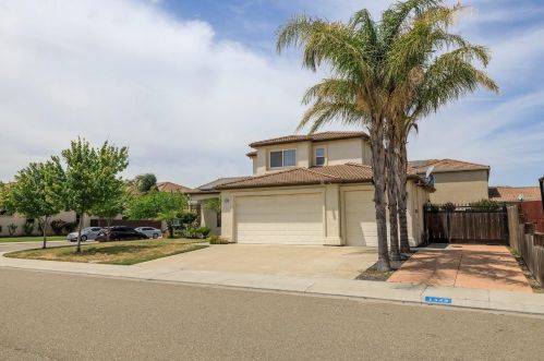 1443 Red Ribbons Ln, Manteca, CA 95337-7925