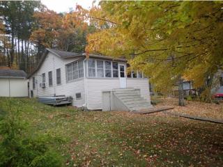 13 Farmer Rd, Windham, NH 03087-2402