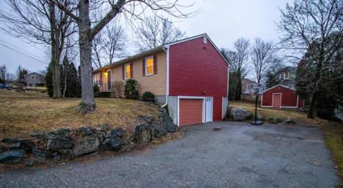 31 River Dr, Providence, RI 02919-6330