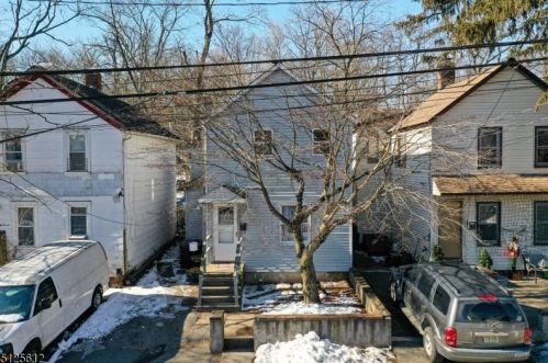 85 Arch St, Kinnelon, NJ 07405-1032