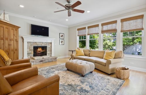 267 Middaugh Rd, Willowbrook IL  60514-1067 exterior