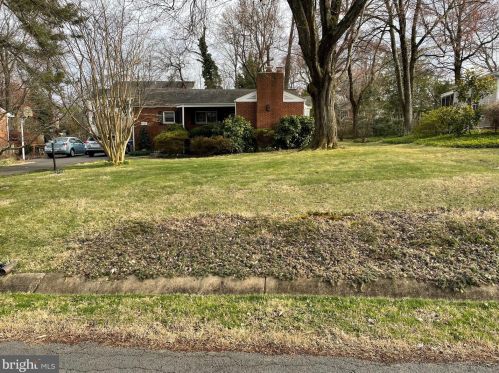 6739 Montour Dr, Falls Church, VA 22043-1747