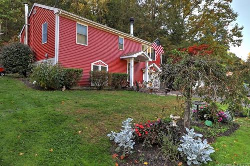 52 Laurel Ave, Derby, CT 06418-2122