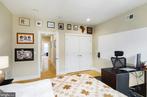 764 19 St, Philadelphia PA 19130-2001 exterior