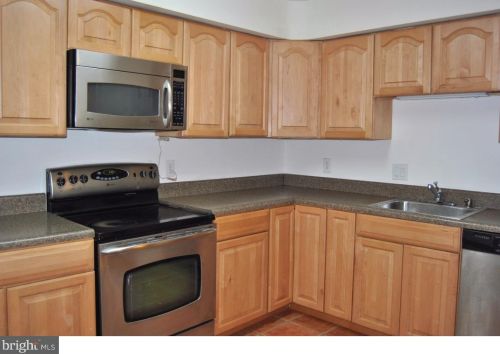 3231 Sayre Dr, Princeton, NJ 08540-5870