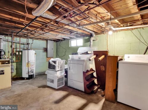 112 Fame Ave, Hanover PA 17331-1585 exterior