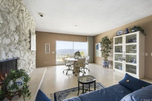 1660 Cielito Dr, Glendale CA  91207-1022 exterior