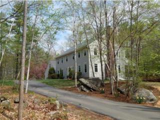 31 Schoolhouse Rd, Amherst, NH 03031-1602