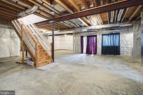 1009 Glen View Dr, York PA  17403-9680 exterior