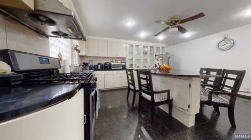 210 Lasalle Ave, Hasbrouck Heights, NJ 07604-2016