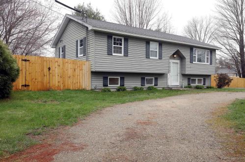 1 Dumas St, Lisbon, ME 04252-1405