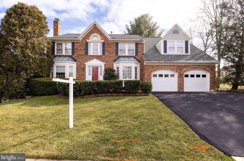 6929 Spanker Dr, Springfield, VA 22015-4538