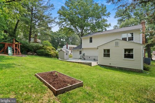 5637 Fort Corloran Dr, Springfield VA  22015-2114 exterior