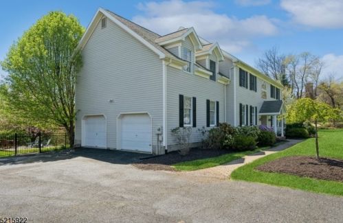 15 Richmond Hill Dr, Sparta, NJ 07871-4002
