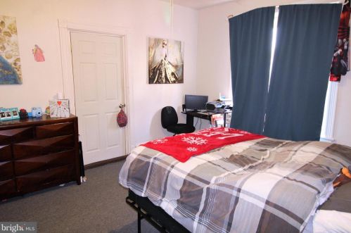 704 Chelten Ave, Philadelphia PA  19126-3712 exterior