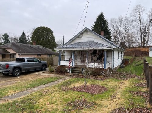 105 Palmer Ave, Franklin, PA 16323-2756