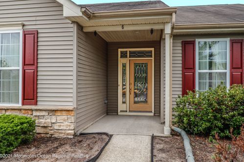 6 Tisdale Rd, Lakehurst, NJ 08759-5157