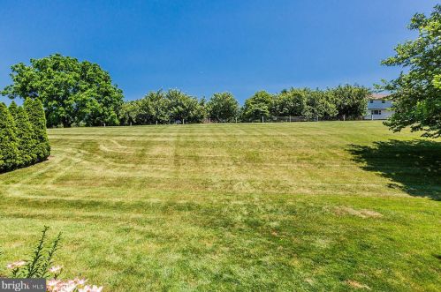 673 Royal Vw Dr, Lancaster PA  17601-2873 exterior