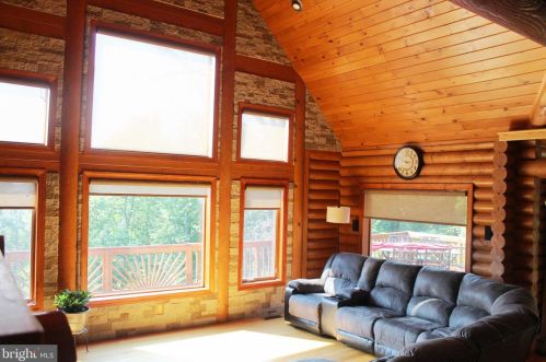 47 Bristol Dr, Gerrardstown, WV 25420-3521