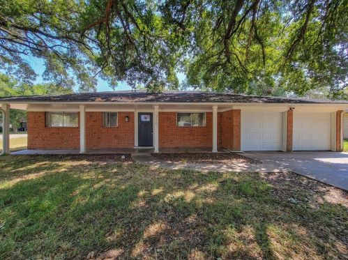 320 Sands St, Angleton TX  77515-5229 exterior