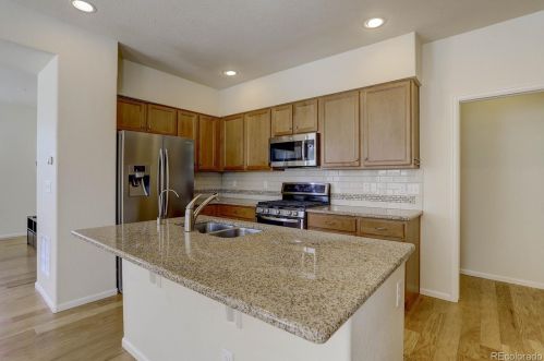 14694 Crestridge Dr, Aurora CO 80015-4207 exterior