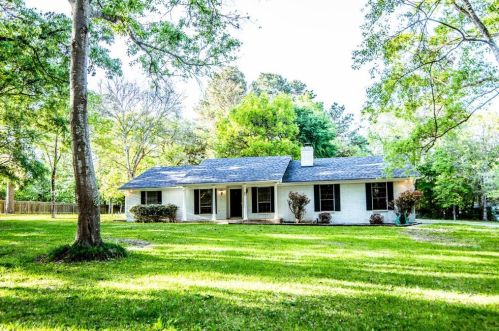 40 Autumn Way, Huntsville, TX 77320-1939