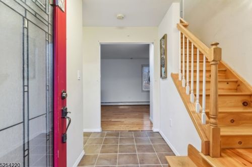 30 Washington Trl, Hopatcong, NJ 07843-1295