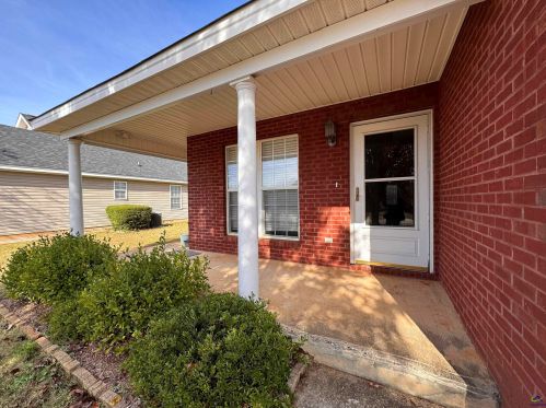 108 Wembley Dr, Warner Robins GA  31088-1271 exterior