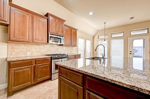 1813 Callaway Cove Ct, Richmond TX 77471-6664 exterior