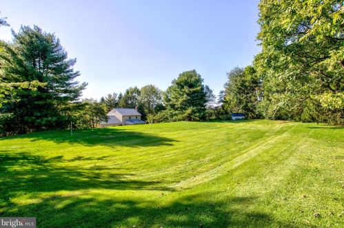 150 Bentley Ln, Lancaster PA  17603-6223 exterior