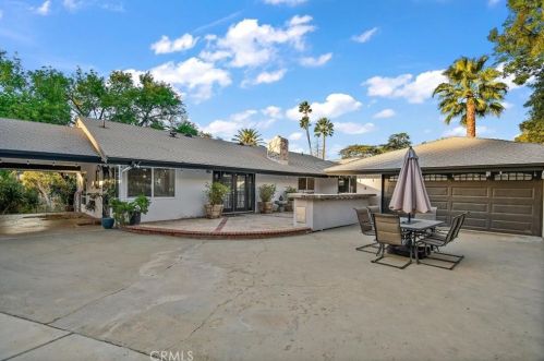 5064 Myrtle Ave, Riverside CA  92506-1423 exterior