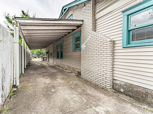 2542 Grafton Ave, Dallas TX  75211-5423 exterior